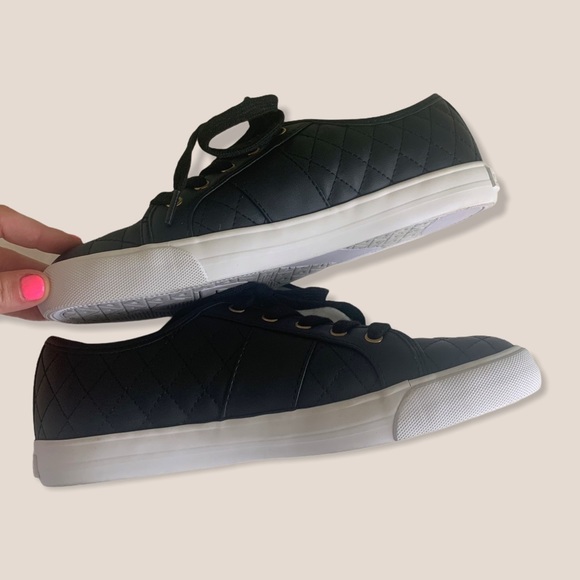 G by Guess Black & Gold Quilted Sneakers Size: 7.5 - Picture 3 of 14